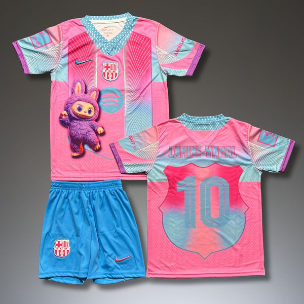 Παιδική-εφηβική εμφάνιση ποδοσφαίρου Μπαρτσελόνα, Γιαμάλ. Ειδική ροζ έκδοση Laboubou